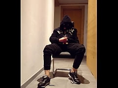 Play MP4 - Cum on my sneaker