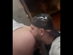 Play MP4 - Comida de culo en el wc p&uacute;blico en plena calle y la puerta se abre para los curiosos Charlyfilmxxx XiscoFre &period;&period;&period;