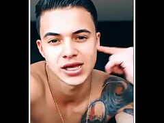 Play MP4 - sexy boy sing latino