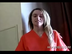 Play MP4 - Escaped Prisoner Gives Blowjob in Handcuffs