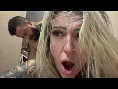 Play MP4 - No beco de uma viela fazendo aquele amor gostoso com a buceta toda molhada e seu pau pulsando dentro dela sem camisinha pronto pra gozamos juntos &excl;