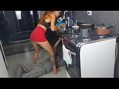 Play MP4 - Casada recebe encanador sem calcinha&excl;