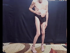 Play MP4 - Busy-Bottom in a Mini-Mini skirt