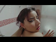 Play MP4 - Follo a mi hermosa hermanastra Mafer en la ducha con sus media de mallas