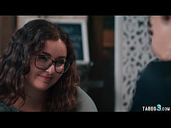 Play MP4 - Chubby CIS slut Leana Lovings fucked by a hot shemale waitress Emma Rose