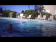 Play MP4 - MAXXX LOADZ IS HAVING FUN IN THE POOL