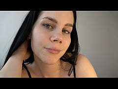 Play MP4 - Giantess Anna will eat you