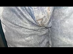 Play MP4 - Pa&ntilde;al de tela orinado con pantalon jeans marca tenis y m&uacute;ltiples orgasmos