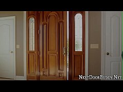 Play MP4 - Muscled guy jizz drenched