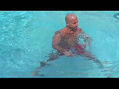 Play MP4 - OUTSIDE IN POOL SHADOW BOXING MAXXX LOADZ