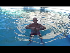 Play MP4 - SHADOW BOXING IN THE POOL MAXXX LOADZ