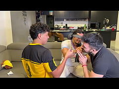 Play MP4 - Pasar del juego a calentarnos realmente&comma; solo quer&iacute;a penetrar y que me penetrara