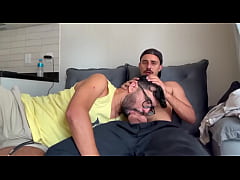 Play MP4 - MARCOS GOIANO - CHUPANDO A CACETA GROSSA DO SKATISTA DOTADO - BOQUETE NO MOLEQUE SKATISTA - ENGASGANDO NA ROLA GROSSA DO PUTO