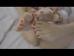 Play MP4 - Foot fetish milf solo&excl; Milf fingers all her holes and plays with her sexy feet&excl;