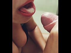 Play MP4 - Meia irm&atilde; chupa e beija meu pau at&eacute; eu gozar