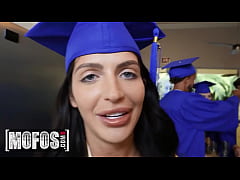 Play MP4 - Alexa Payne Is A Dirty Slut & Doesn't Care If People Watch Her Getting Drilled By two Cocks - Mofos