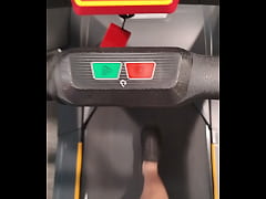 Play MP4 - On the treadmill