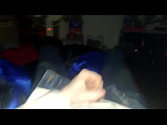 Play MP4 - r&eogon;czna robota w &sacute;mierdz&aogon;cych ciuchach