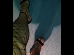 Play MP4 - Walking in Sexy High Heels Fishnet Stockingd