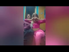 Play MP4 - Una linda chica con unos lindos movimientos tremendos