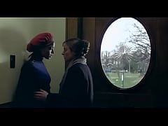 Play MP4 - Lesbian Kiissing Behind Doors