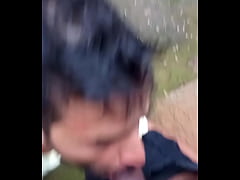 Play MP4 - Seguran&ccedil;a ganhando uma manada no servi&ccedil;o