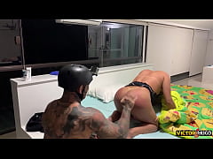 Play MP4 - Loira Shemale Gemendo Muito - Part&period; 1