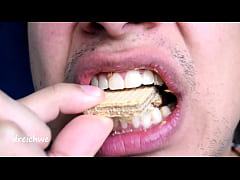 Play MP4 - Eating cookies