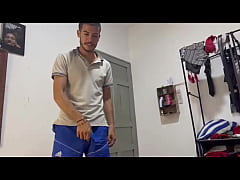 Play MP4 - SORPRENDO A MI MADRASTRA MASTURBANDOSE Y ME LA FOLLO BIEN RICO