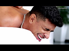 Play MP4 - MASSAGISTA N&Atilde;O AGUENTOU E ACABOU ME FODENDO PARTE 2