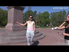 Play MP4 - Glamour wife squirting