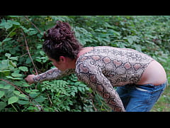 Play MP4 - Thong bodysuit - Milf on the trail