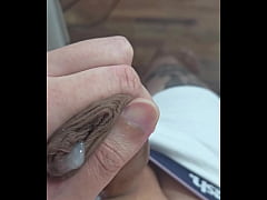 Play MP4 - NOVINHO DOTADO CHEIO DE TES&Atilde;O GOZANDO GOSTOSO