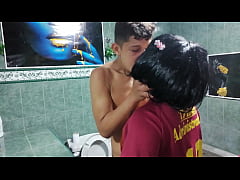 Play MP4 - LE DOY BIEN DURO A MI HERMANASTRA Y ELLA SE VIENE A CHORRO FUERTEMENTE