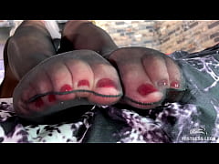 Play MP4 - Goddess feet and toes in cute black pantyhose