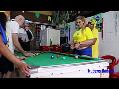 Play MP4 - Torcida do Brasil comemora a vit&oacute;ria no cabar&eacute; da copa e acaba em uma orgia alucinante