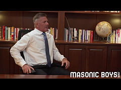 Play MP4 - DILF Master fucks boy across his office desk