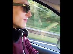 Play MP4 - Batendo punheta enquanto amigo dirige