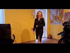 Play MP4 - striptease in the office