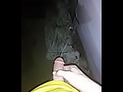 Play MP4 - Pissing outdoor
