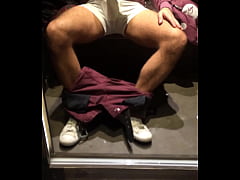 Play MP4 - Caliente en el vestuario