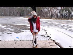 Play MP4 - Napalona dziewczyna przy drodze z ekstremalnym orgazmem