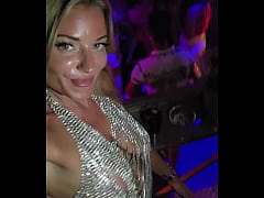 Play MP4 - J'ai &eacute;tait tr&egrave;s coquine ce soir l&agrave; en club&excl; J'ai sucer le mec de la &period;&period;&period;