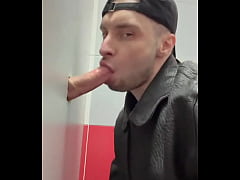 Play MP4 - First time when I try glory hole