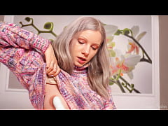 Play MP4 - A nymph in a sweater expands her holes by inserting a vibrator - Blowjob and Female orgasm&excl;