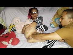 Play MP4 - Ajudando a milf enfiando a minha m&atilde;o dentro da sua buceta