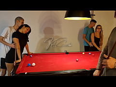 Play MP4 - Apostamos com as meninas na sinuca que quem perdessem teria que pagar um castigo&comma; o delas foi dar pra n&oacute;s&excl;