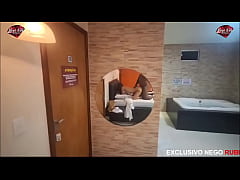 Play MP4 - Essa magrinha foi machucada na rola&comma; duvido voc&ecirc; n&atilde;o gozar assistindo meu pau enorme e grosso 23 cm entrando a for&ccedil;a nela