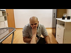 Play MP4 - cheirando o chule do amigo