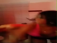 Play MP4 - Patr&iacute;cia &lpar;Vivian Oliver&rpar; do Hotel Brilhante batendo em cliente - blogcdg&period;com